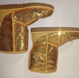 UGG CLASSIC SHORT SPARKLE BOOTS SIZE 9.5